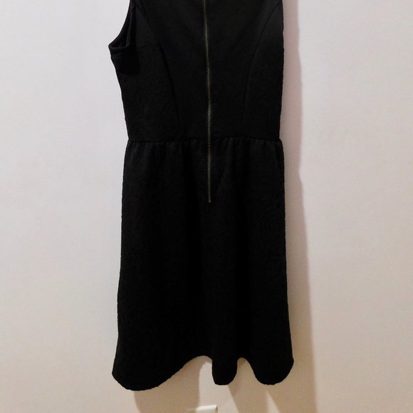 Black Jersey Lace Patterned Dress - Picture 5 of 6